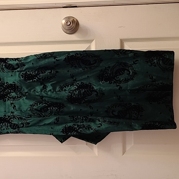 ๐ฆVoodoo Vixen Candy Ann Dress in Emerald Green/Black - Picture 11 of 16